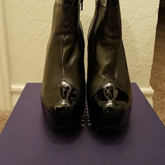 Stuart Weitzman Booties - Picture 2 of 5